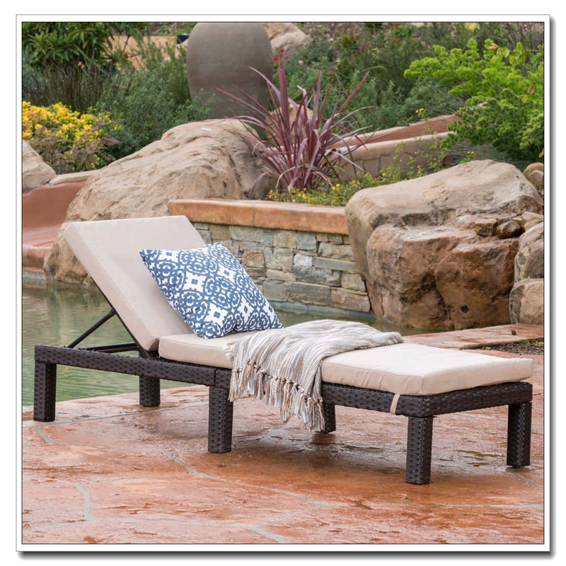 Chaise longue inclinable en rotin tissé à la main avec coussin hydrofuge Puerta KD