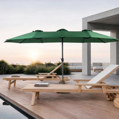 Parasol d'extérieur à double face 14,8 pi - foncé. Excellent ombrage du soleil. Structure en acier avec manivelle. 100% tissu. Pour la cour arrière, près de la piscine à l'ombre. Auvent. Espaces