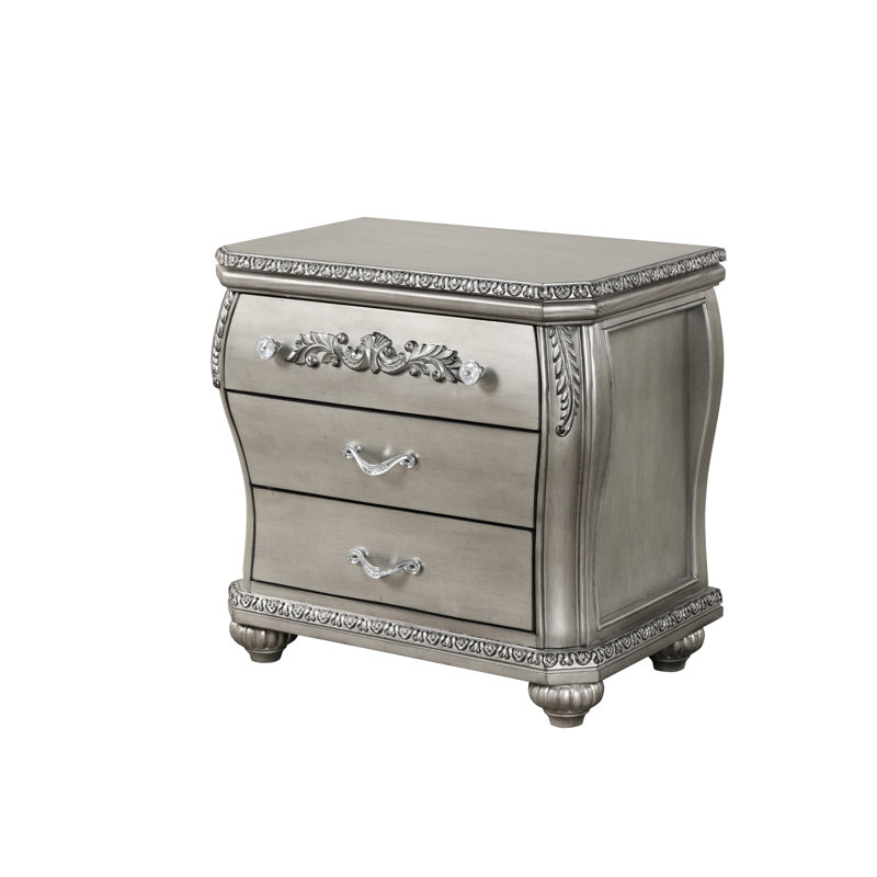 Table de chevet 3 en argent brillant - Ajoute du charme à la chambre à coucher de style traditionnel et pratique