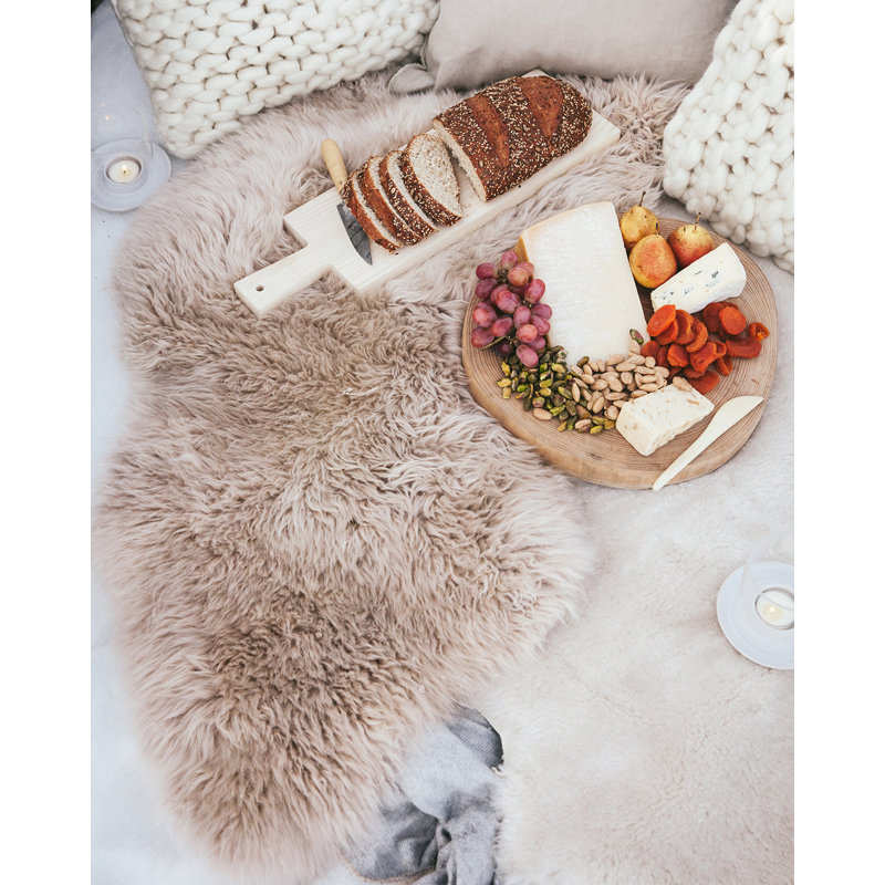 Farmhouse Pottery Sheepskin Rug - Thumbnail 2