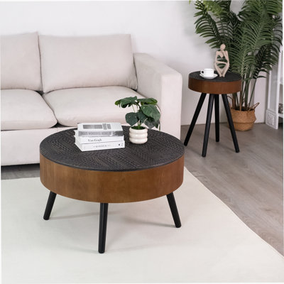 Table basse 31,5 po ronde sculptée avec espace de rangement, table basse en bois de style moderne Mid-Century, conception à quatre pieds, 18 po de hauteur, table d'appoint de salon (brun et noir)
