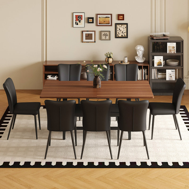 Ensemble de table et de chaises., 9 pièces : table, 8 chaises