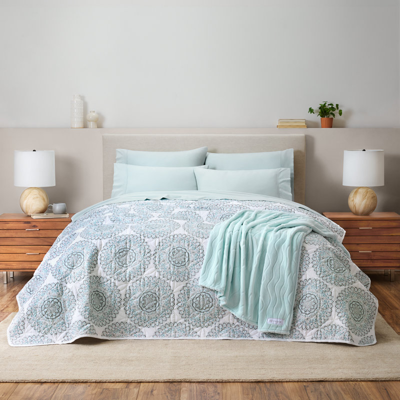 GAIAM Microfiber Soft Brushed Quilt, Twin Quilt, Mandala Blues