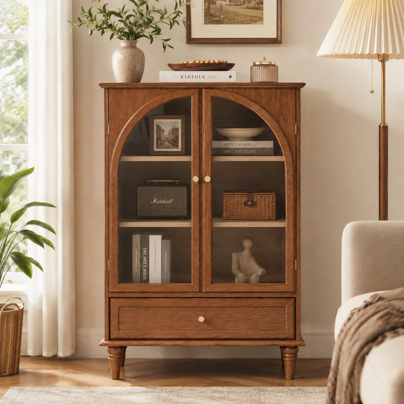 Vitrine cintrée de style ferme vintage Danely avec placage en bois véritable et pieds en bois massif