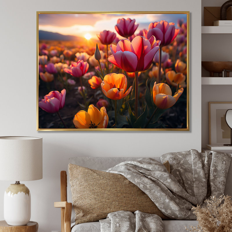 Tulipes «Fields of Color V», reproduction sur toile, H 30 po x l 40 po x P 1,5 po, Cadre flottant doré