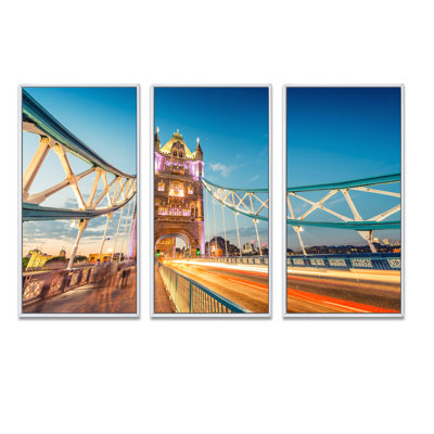 «Beautiful View Of Tower Bridge London - Cityscape», ensemble d'art mural sur toile encadré