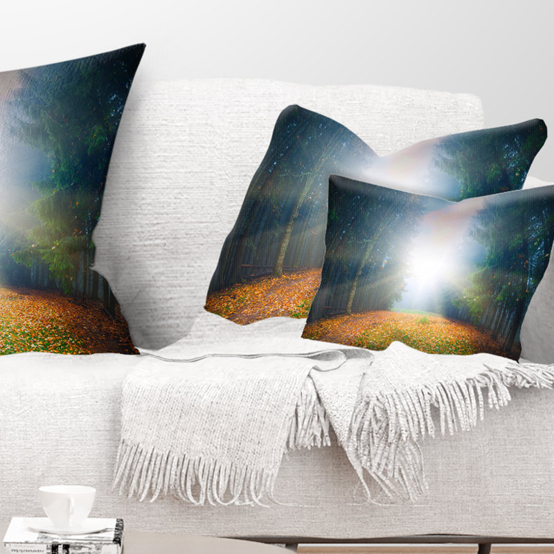 Coussin décoratif photo en soleil sur une forêt croissante