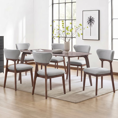 Chaise en velours de style médiéval en bois