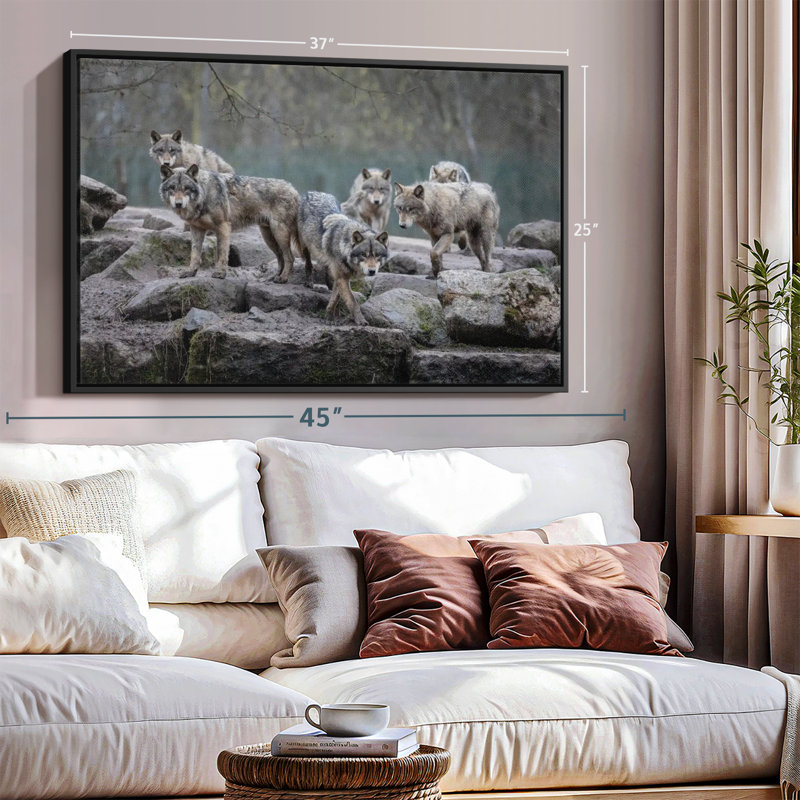 «Gray Wolves Wall Art», H 25 po x l 37 po