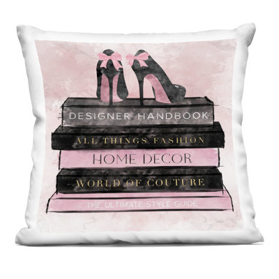 Coussin décoratif All Stiles Fashion Book Stack, par Natalie Carpentieri