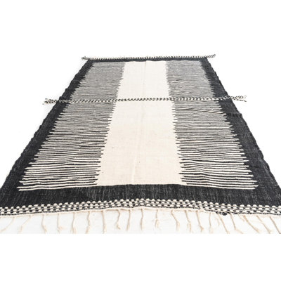 Tapis noir et blanc Mosser