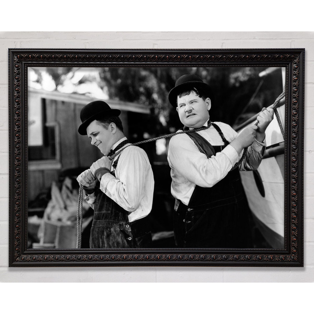 Laurel und Hardy Heave - Einzelner Bilderrahmen Kunstdrucke