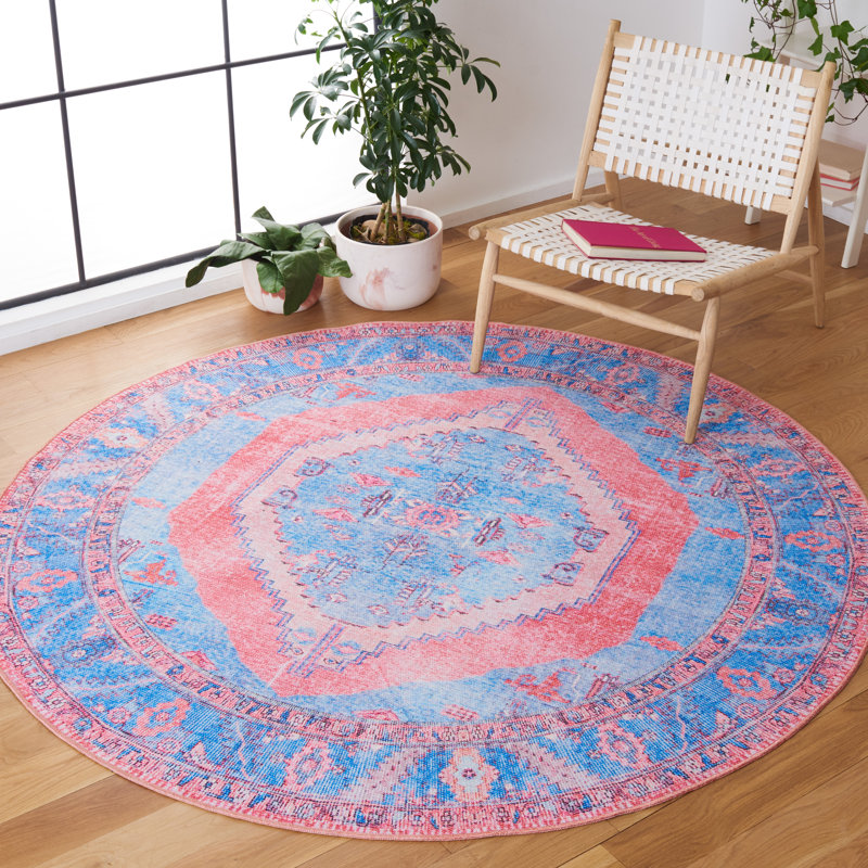 Serapi Performance Machine Washable Oriental Rug, Round 6'7"