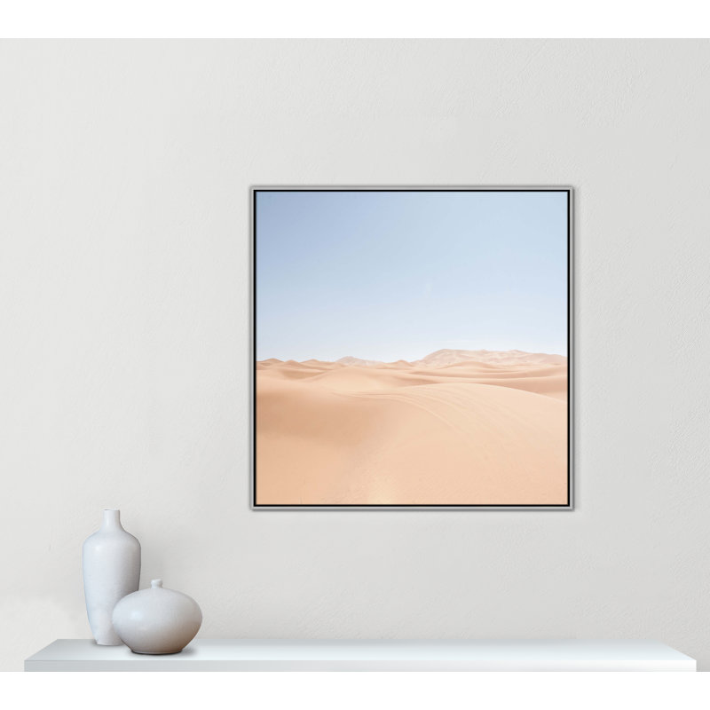 «Desert Serenity I Print» par Mark Eder, H 41,5 po x l 41,5 po x P 2 po, Cadre flottant argent, Pas de tapis