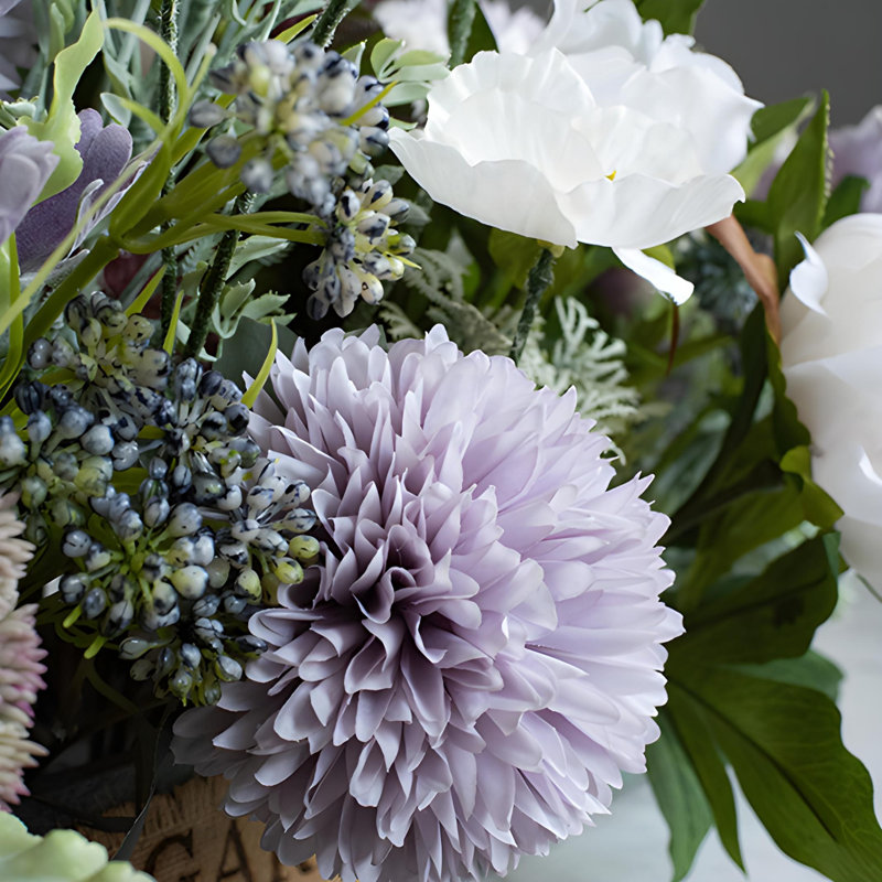 Ornements de fleurs simulées