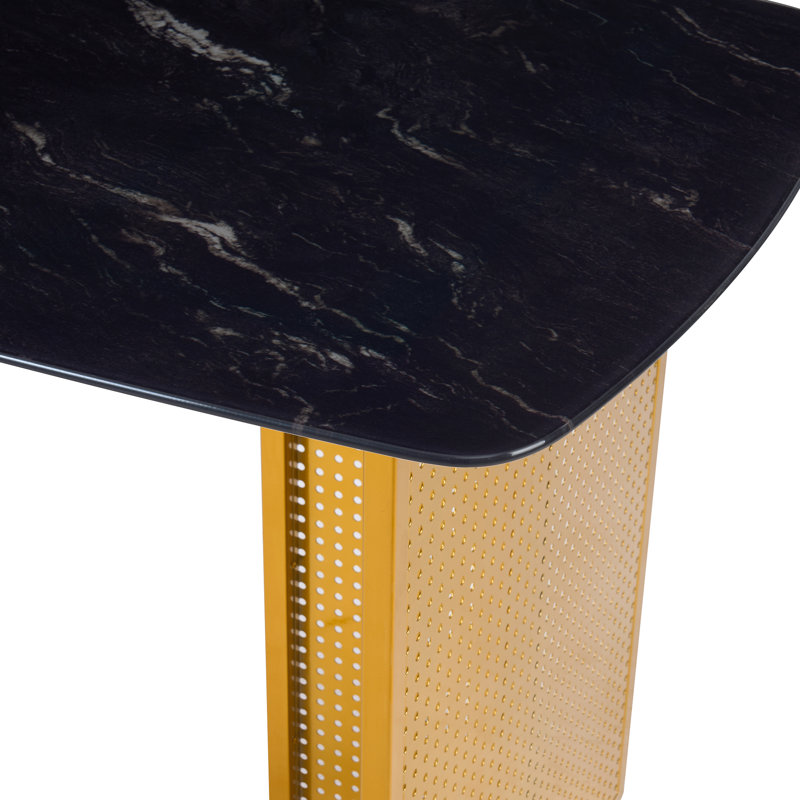 Table de salle à manger moderne en verre avec pieds en métal doré, parfaite pour la maison
