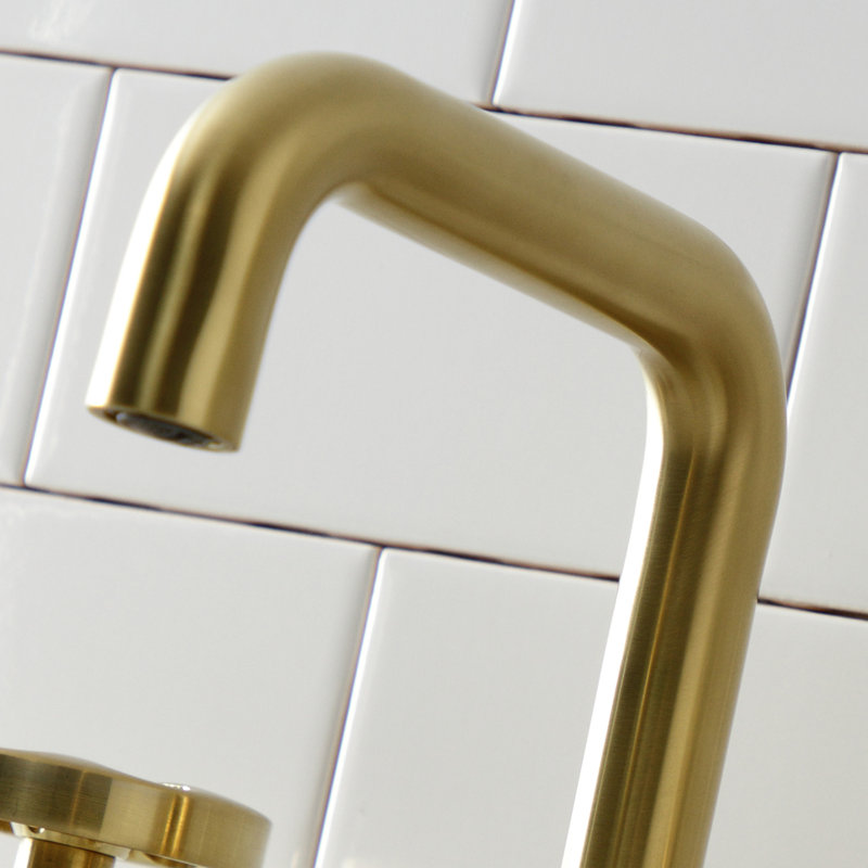 Robinet de salle de bain espacé Kingston, Laiton brossé
