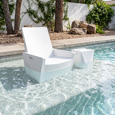 Assemble-Free Outdoor Side Table,Quick Assembly Pool Club Chair,Waterproof Plastic Pool End Table with 2 Cup Holders and 1 Tablet Holder, Essential for Outdoor Relaxation