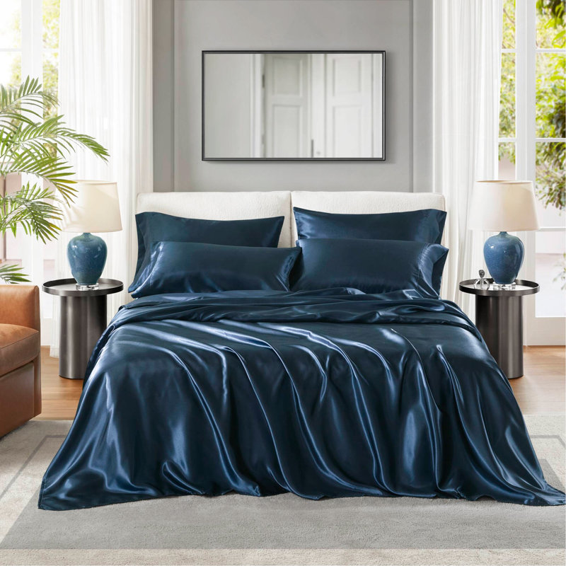 Ensemble de draps en satin de luxe avec texture soyeuse pour un sommeil confortable et sans frisottis, Bleu très foncé