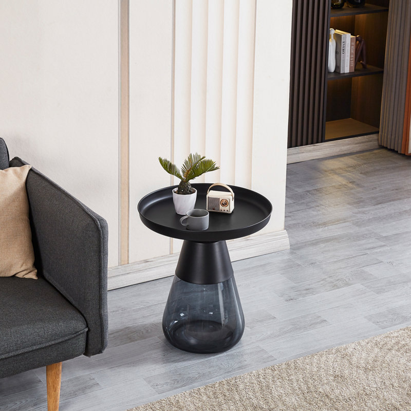 Table basse avec plateau en verre fumé et peinture noire, H 20,47 po x L 19,68 po