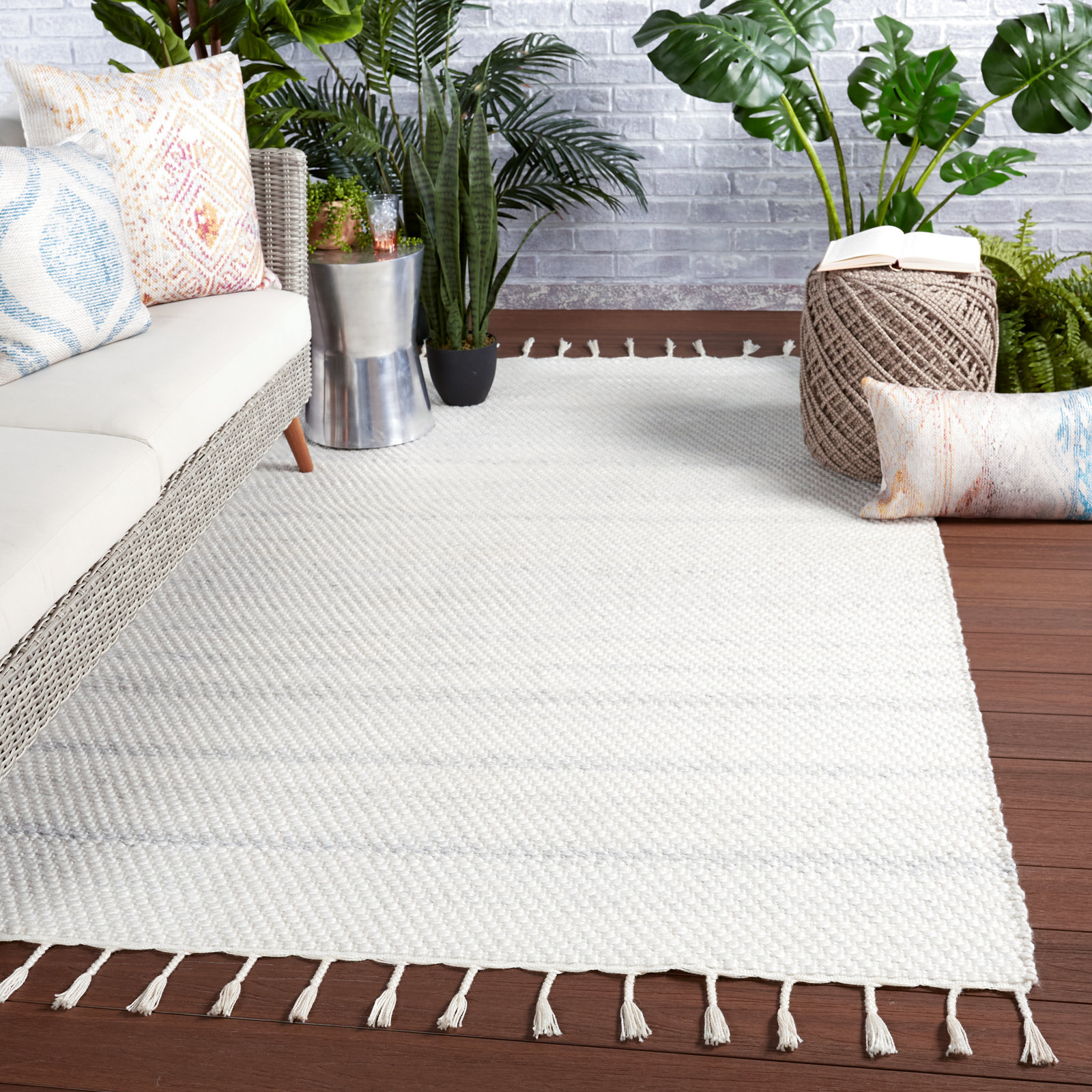 Isabell Handmade Recycled P.E.T White Indoor/Outdoor Rug, Rectangle 5' x 8'