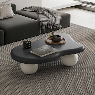Table basse noire en forme de nuage avec pieds à billes en panneau de fibres à densité moyenne blanc, centre de table de salon de forme libre de 40 pouces