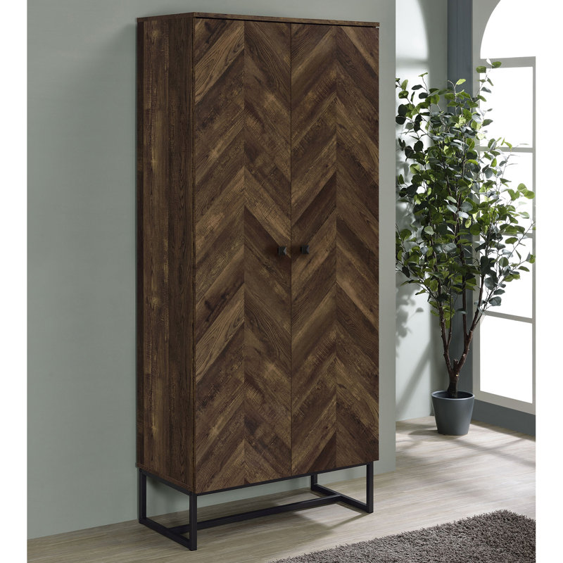 Armoire de rangement haute avec 8 compartiments, chêne rustique et bronze, idéale pour les articles de garde-manger