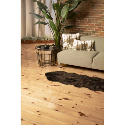 Tapis antidérapant lavable en fausse fourrure chocolat 2 pi x 6 pi