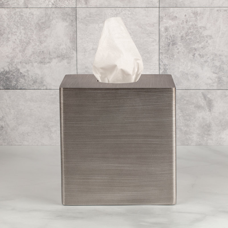 Ensemble d'accessoires de salle de bain Urban Oasis (conçu par Taniya Nayak): pot à boule en coton, porte-savon, pompe à lotion, porte-brosse à dents et couvercle de boîte à mouchoirs