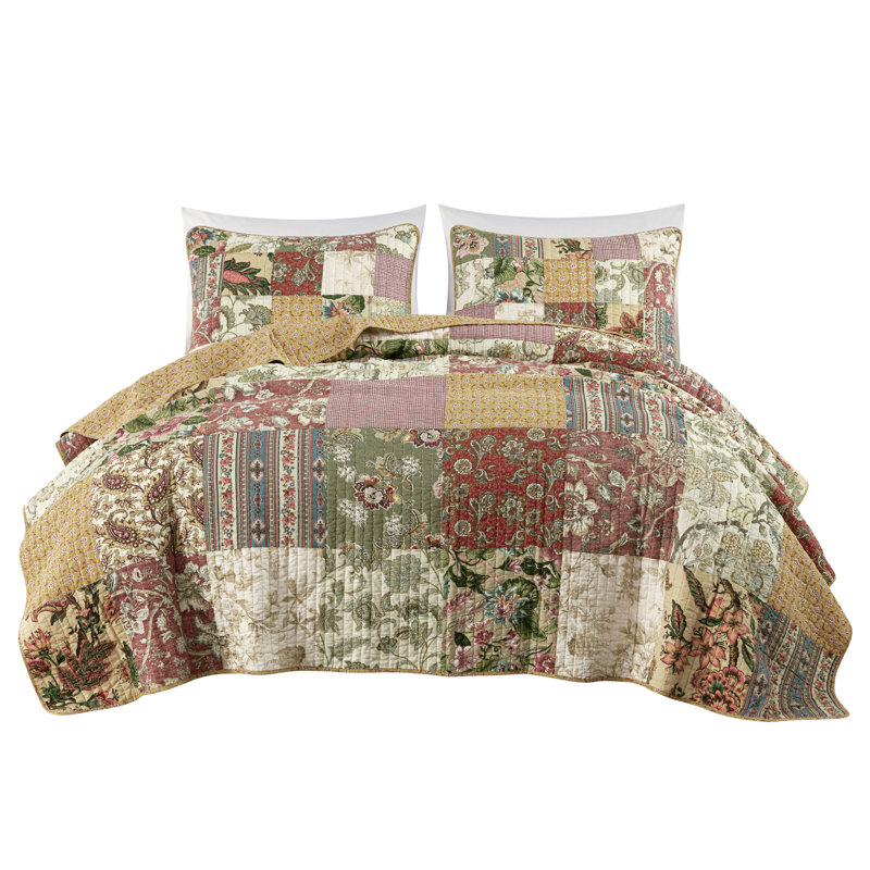 Beige/Red Cotton Reversible Quilt Set, Queen Quilt + 2 Standard Shams