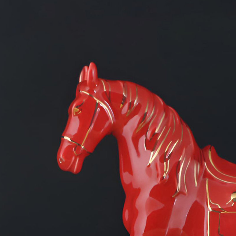 Cheval en céramique fait à la main - symbole du triomphe, Rouge