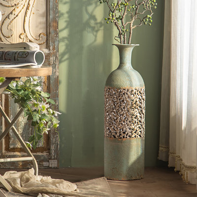 Grand vase en métal 26,4 po French Country