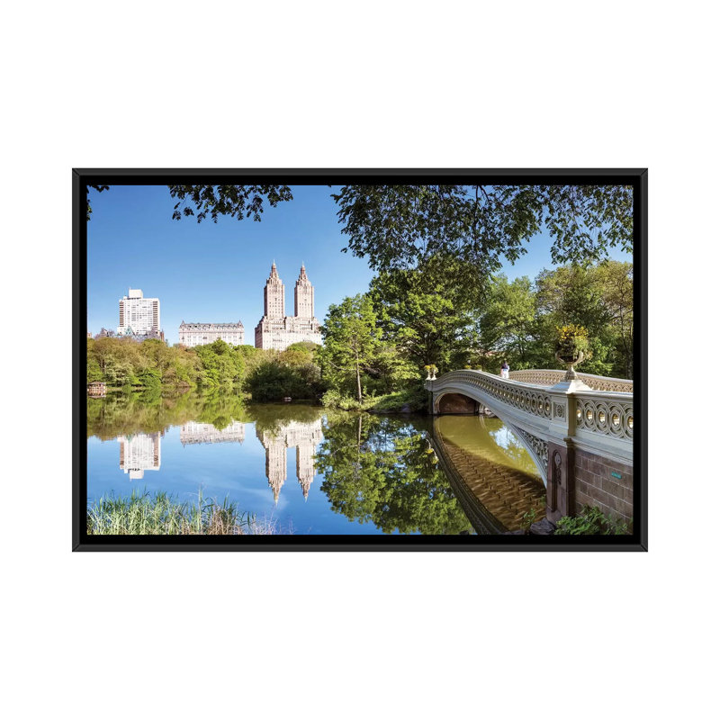 «Bow Bridge Panoramic, Central Park, New York» par Matteo Colombo - impression sur toile tendue, H 18 po x l 26 po x P 1,5 po