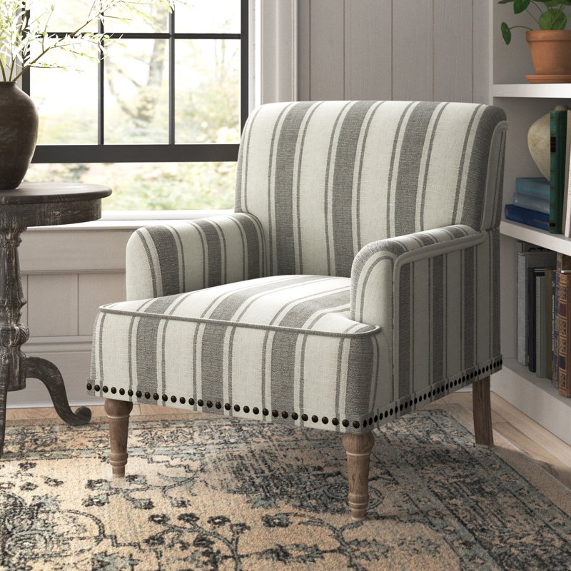 Fauteuil l 28,7 po Arching avec pieds en bois massif et garniture cloutée, Gris à rayures