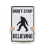 Enseigne amusante Bigfoot «Don't Stop Believing» de 18 po x 24 po-119479647