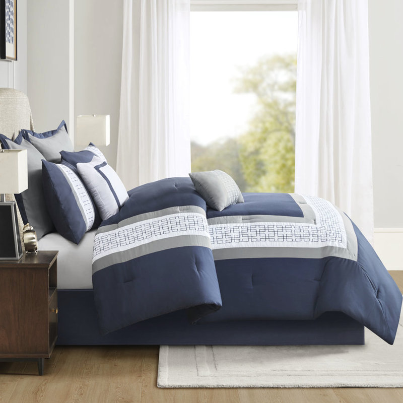 Couette brodée 8 pièces - King, bleu marine, gris et blanc, ensemble brodé pour chambre élégante