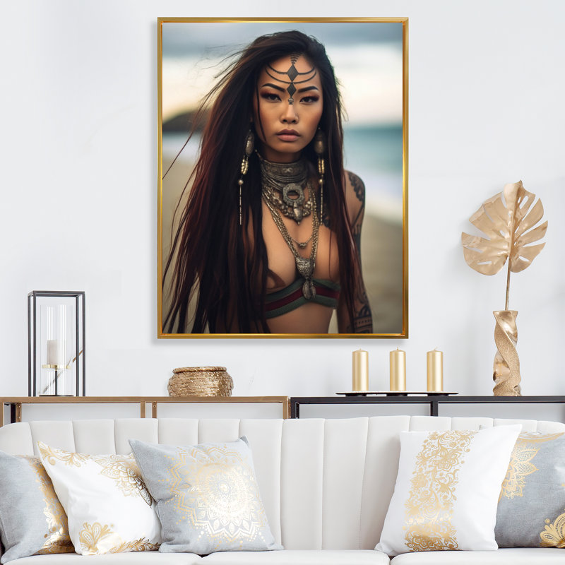 Gracieuse fille tribale asiatique I, H 32 po x l 16 po x P 1 po, Cadre flottant doré