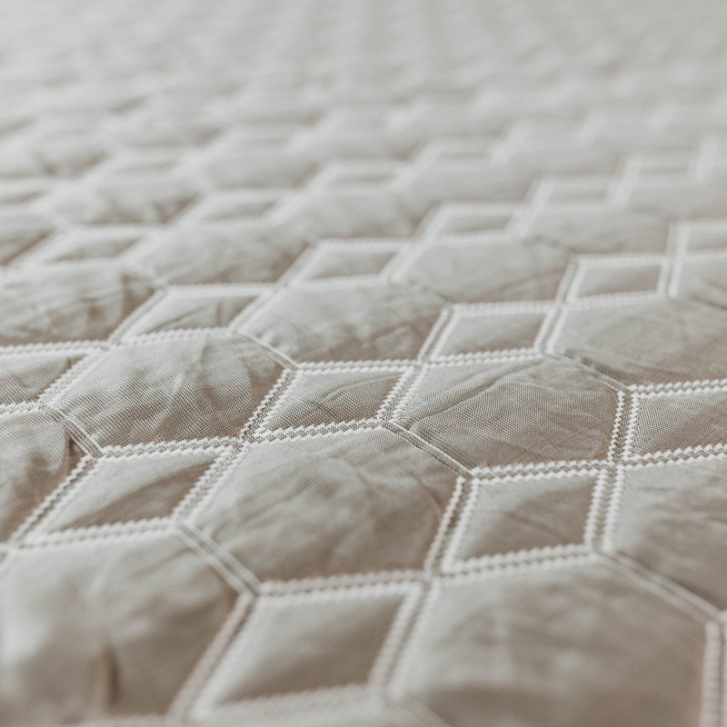 Matelas hybride avec couche de confort à mémoire de forme infusée de cuivre et système de ressorts de soutien, 12"