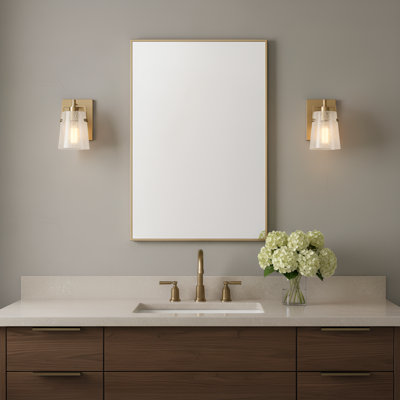 Applique murale de salle de bain 1 lumière Crofton au fini laiton satiné avec abat-jour en verre transparent craquelé