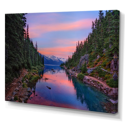 " Scenic Mountain Lake "