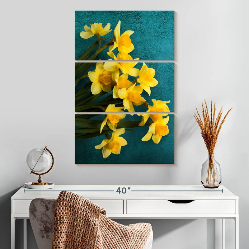 Jonquilles Harnek sur sarcelle, H 32 po x l 20 po