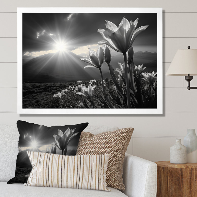 Monochrome Tulips Field With Sunset - Floral Wall Decor56, Blanc, H 30 po x l 40 po x P 1,5 po