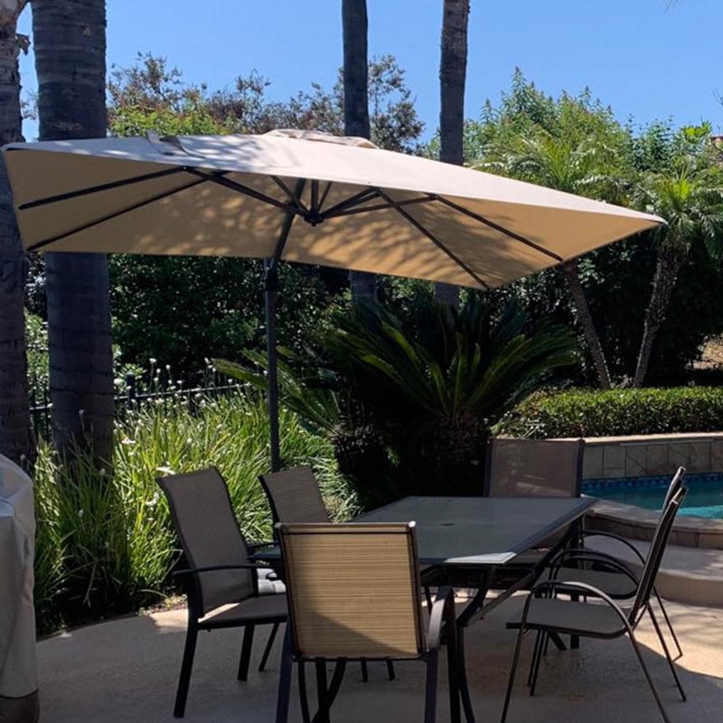 Parasol carré en porte-à-faux de 8 pi avec base en croix Balvin, Gris, L 96 po x P 96 po