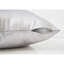 Élégants coussins décoratifs gris 18 x 18, insert en polyester hypoallergénique moderne inclus pour le canapé du salon-123275073