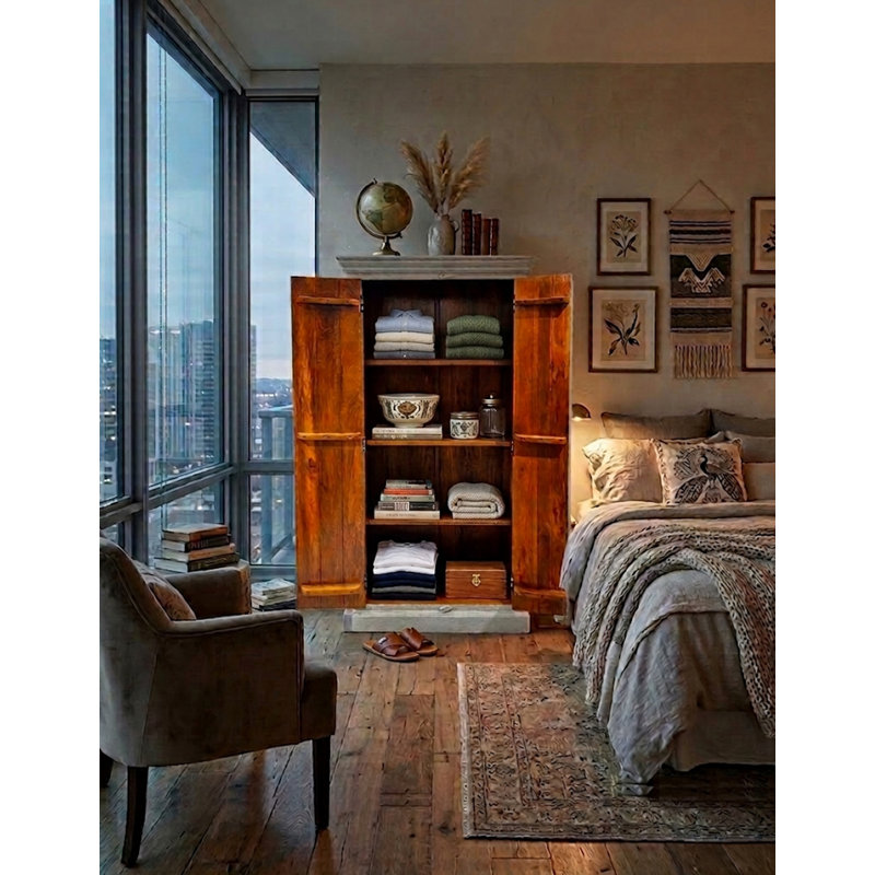 Armoire paon en bois massif Moonika