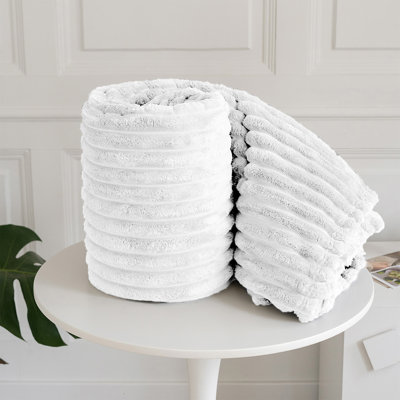 BELLISSIMA PLUSH THROW