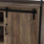 Meuble télé à porte coulissante de style rustique, convient aux écrans de 58 pouces, couleur chêne rustique et noir.