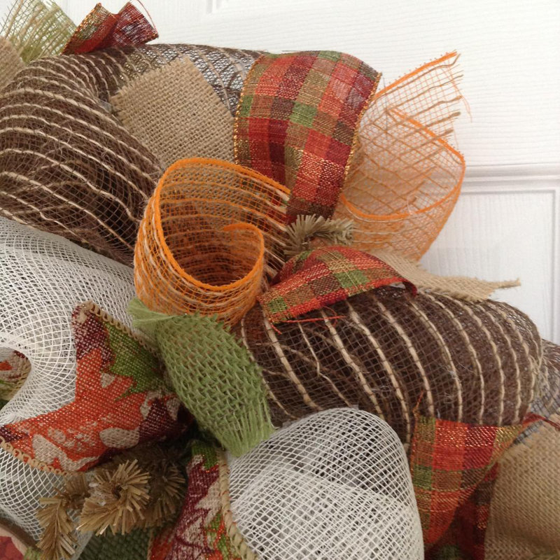 Couronne d'érable avec feuilles d'automne