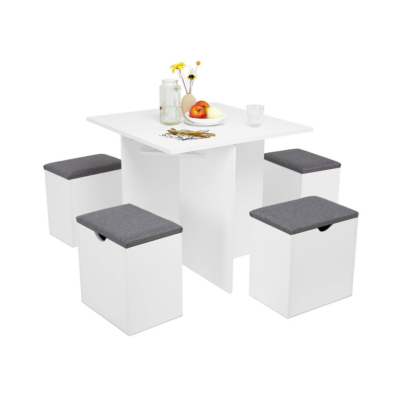 Ensemble repas pour quatre personnes