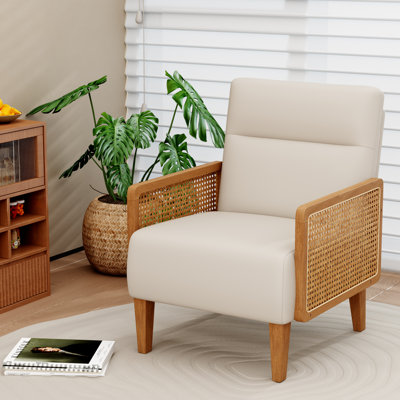 Chaise d'appoint rembourrée avec accoudoirs en rotin et pieds en bois massif